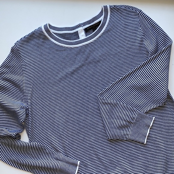 Banana Republic Factory Lightweight Crewneck Knit sweater. Size: Petite Large - Picture 3 of 8